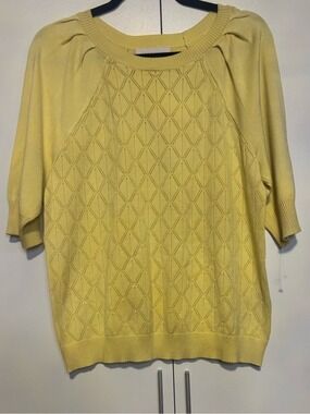 Diamond-Texture Short-Sleeve Crewneck Sweater in Lemon Yellow